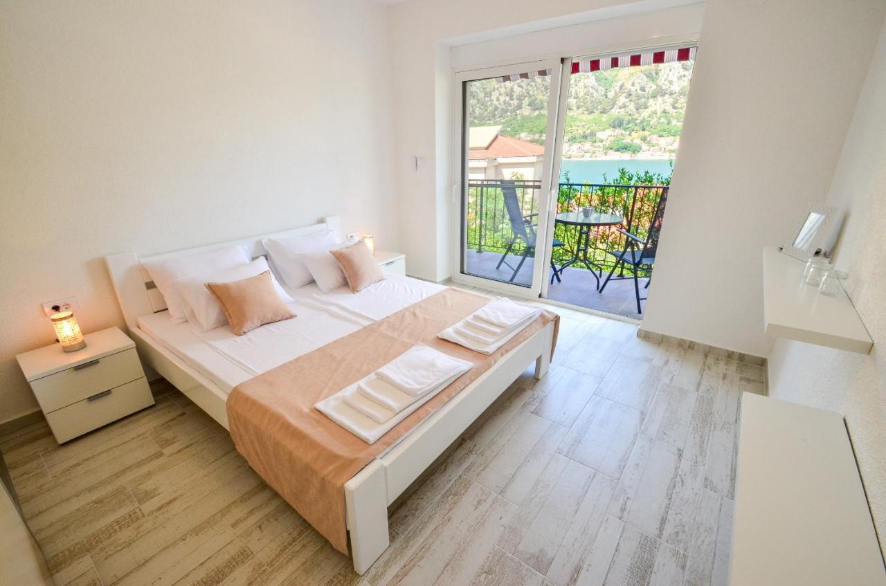 Bay View Apartments Cattaro Esterno foto